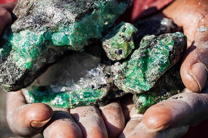 2_incredible-gemfields-emeralds-by-chopard.jpg