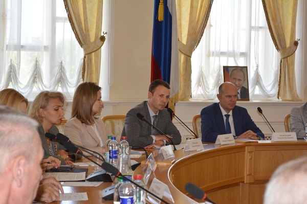 Работу ювелирных предприятий в новых условиях обсудили в администрации региона