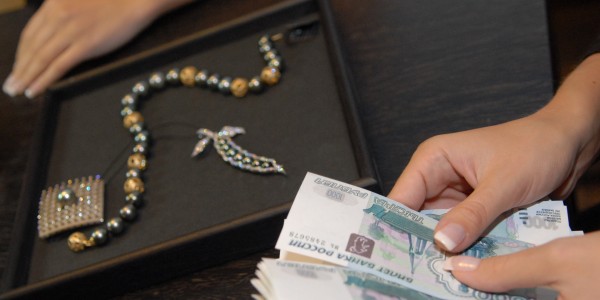 Спрос на ювелирные украшения падает, цены продолжают расти