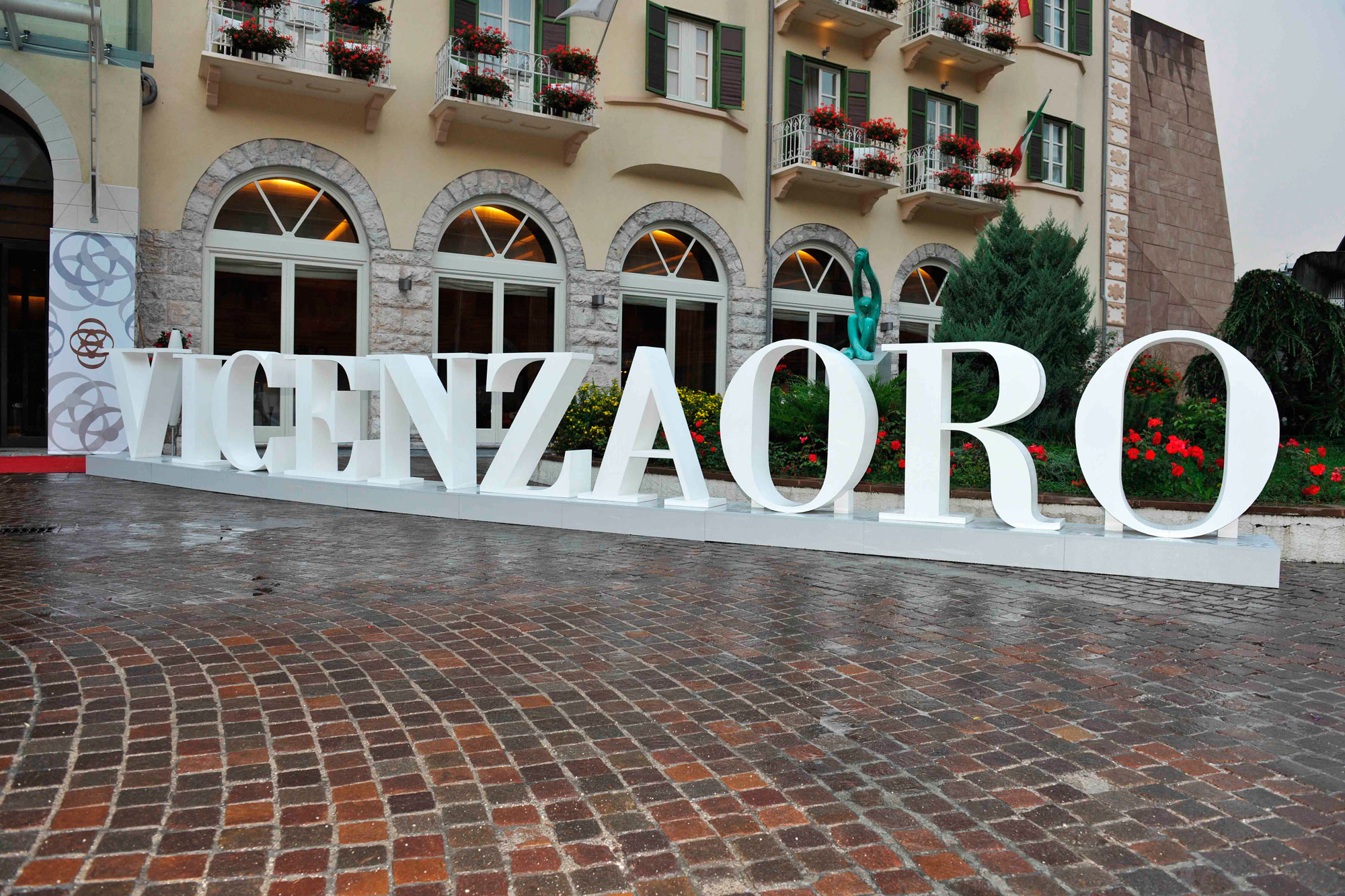 Число иностранных покупателей на выставке VICENZAORO выросло на 5%