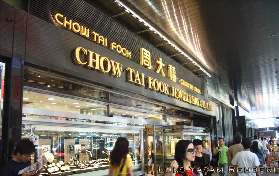 Выручка Chow Tai Fook в первом полугодии снизилась на 4,1%, валовая прибыль упала на 15,8%