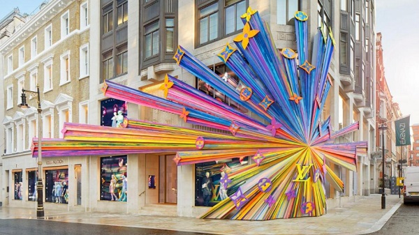 Как LVMH пытается завоевать лидерство в ювелирно-часовом сегменте...