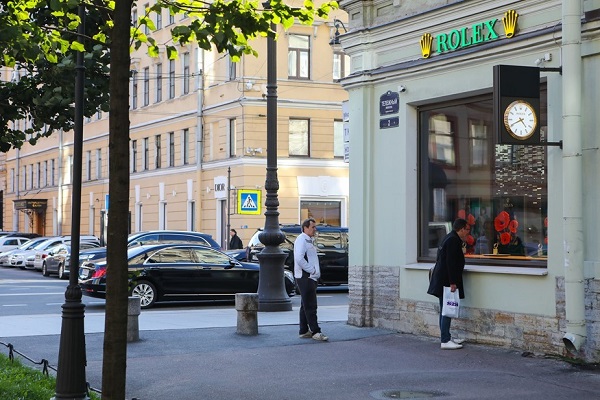 Потери класса люкс: торговые улицы Петербурга не могут найти новых арендаторов