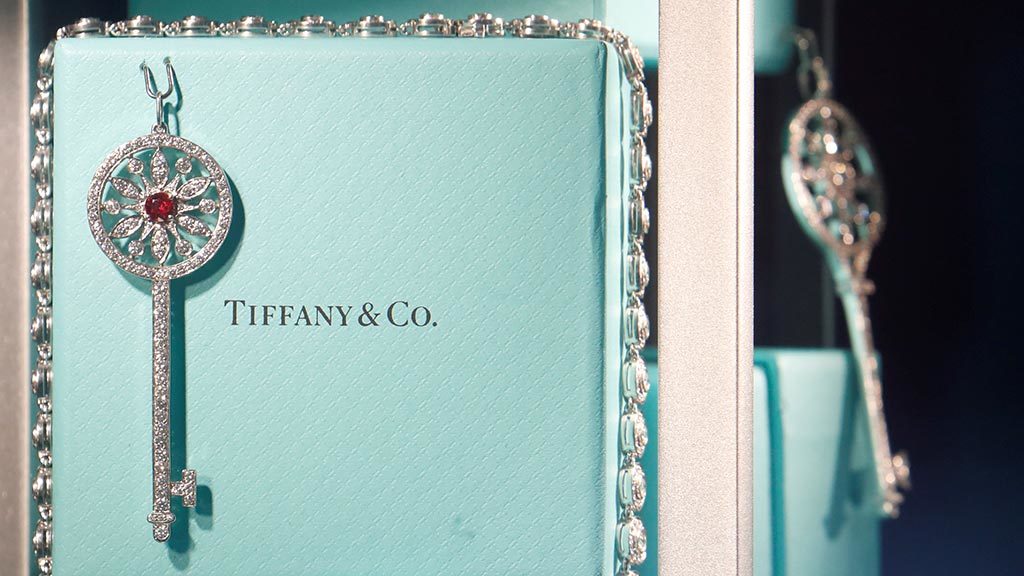     : LVMH  Tiffany  $16,2 