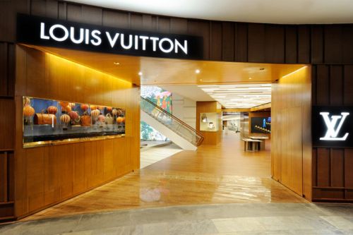 Louis Vuitton закрывает бутики в Китае из-за сокращения спроса