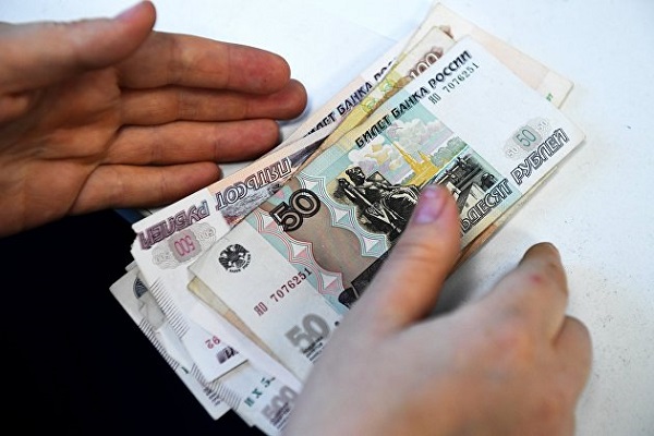 Свыше 2,5% российских семей тратят на еду более половины от всех расходов