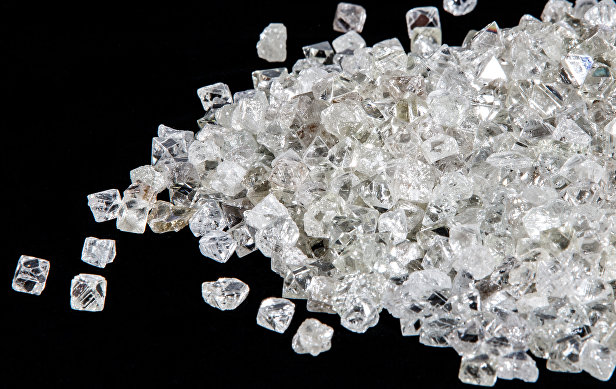 De Beers тайно продает алмазы со скидкой 10-20% для снижения стоков