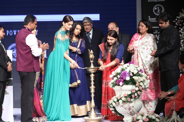 India International Jewellery Show (IIJS) 2015 + фото